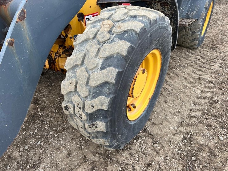 deere-204l-image-12