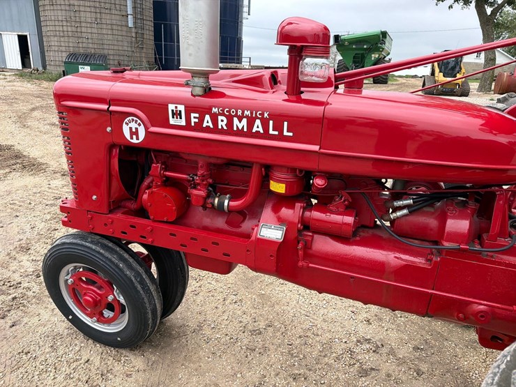 1954-farmall-super-h-tractor—restored-image-26