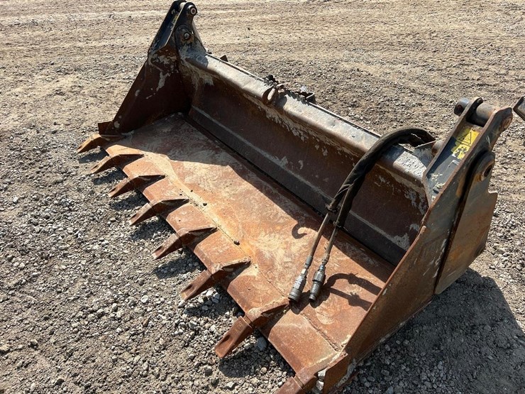 caterpillar-74”-4-1-skid-steer-bucket-image-1
