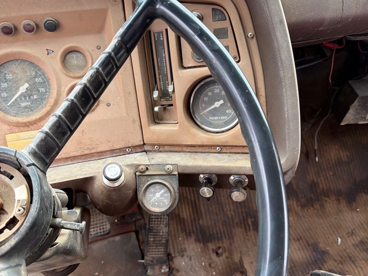 1980-ford-8000-image-67