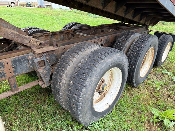 international-8300-6x4-semi-grain-truck-image-34