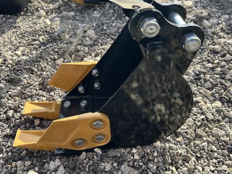 #260-•-mini-excavator-8"-toothed-bucket-image-2