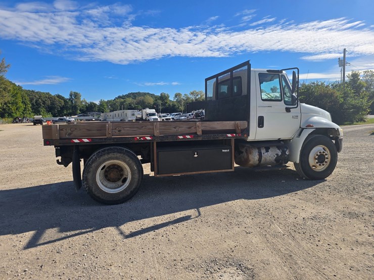 2006-international-durastar-4300-image-11