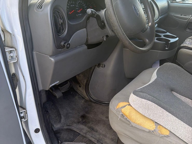 2006-ford-e250-image-44