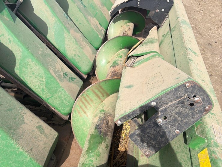 clark-12row20-corn-head-image-29
