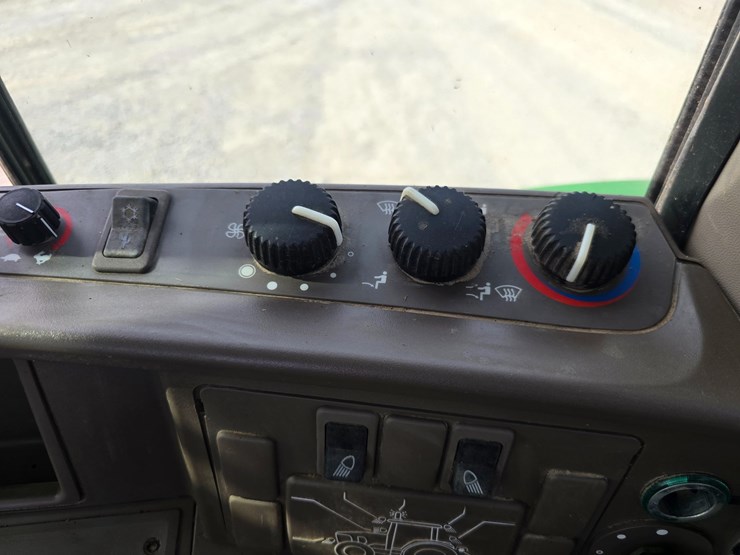 john-deere-6105m-image-48