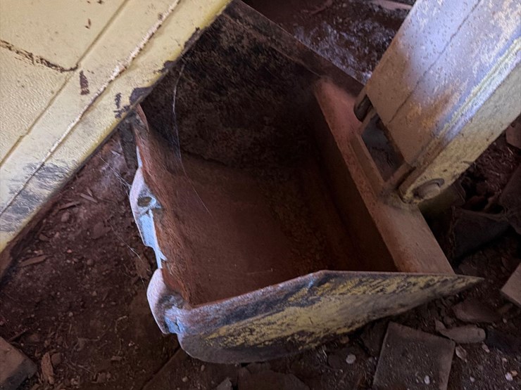 new-holland-lb-11-3pt-backhoe-image-16