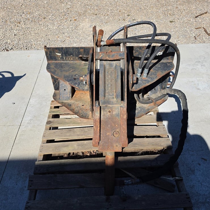 #25330 • Bobcat Breaker Skid Steer Attachment