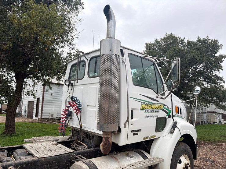 2005-sterling-9500-semi-tractor-image-20