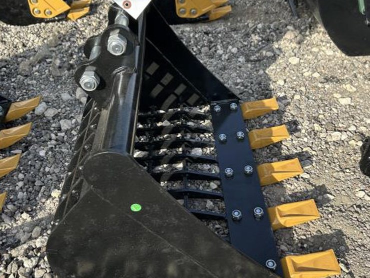 #264-•-mini-excavator-23"-toothed-grid-bucket-image-2