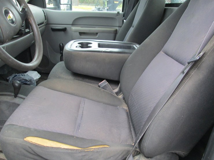 2011-chevrolet-2500hd-image-25