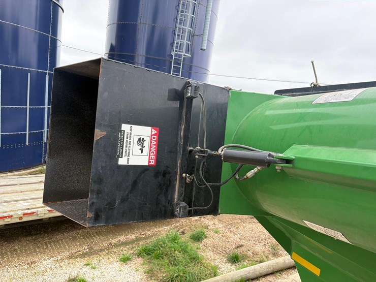 2012-j&m-1051-grain-storm-grain-cart-1-owner-image-26