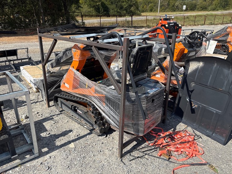 #82-•-landhonor-me390-ride-on-mini-skid-steer-image-2