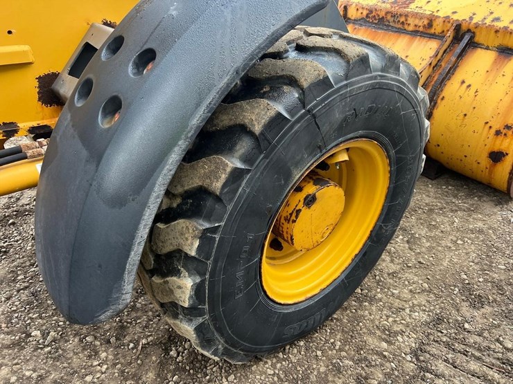deere-204l-image-17