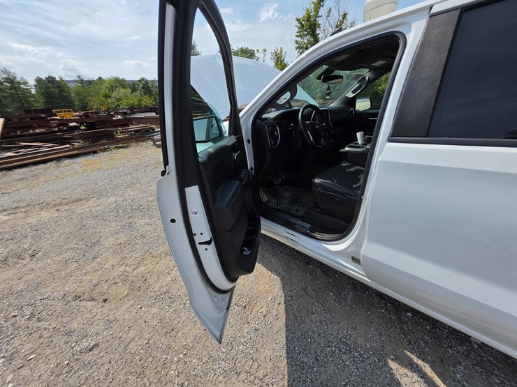 #25311-•-2019-chevrolet-silverado-pickup-truck-image-38