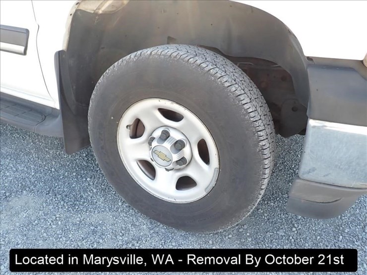 2005-chevrolet-tahoe-image-12