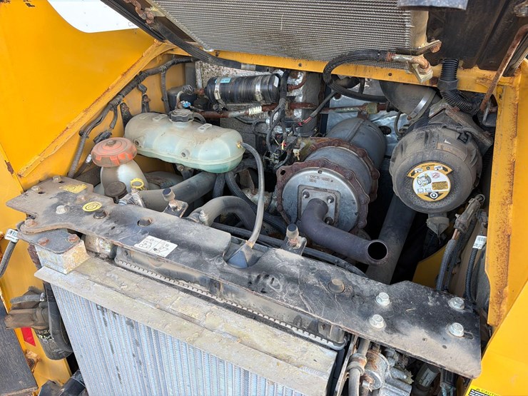 deere-318g-image-11