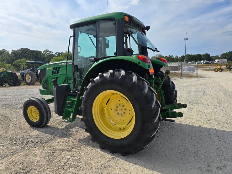 john-deere-6105m-image-7