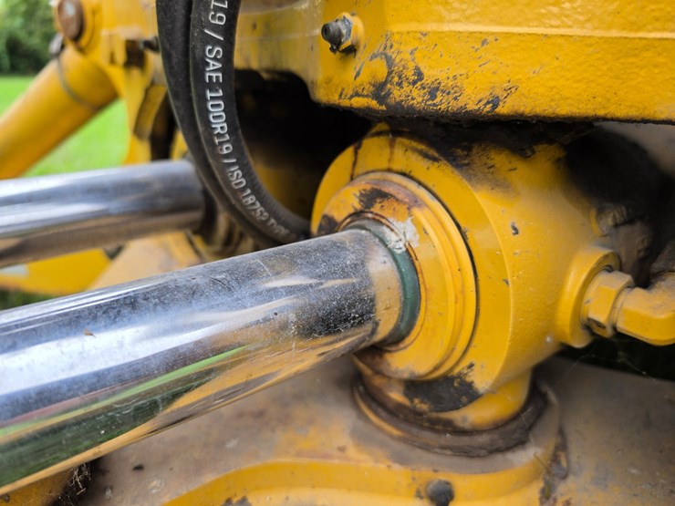 2016-deere-410l-image-81