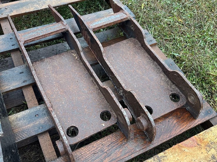 2-sets-of-quick-attach-brackets-image-6