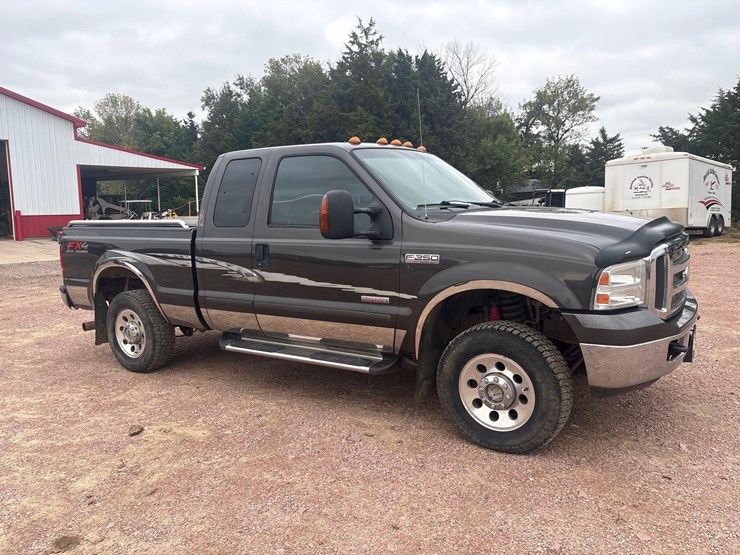 2005-ford-f250-xlt-image-1