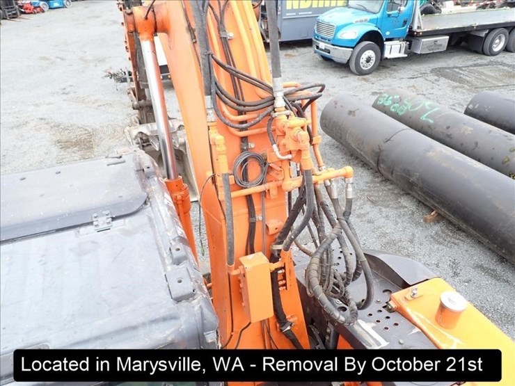 2014-hitachi-zx135us-5b-image-25