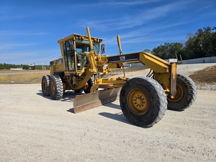 2005-caterpillar-12h-image-16