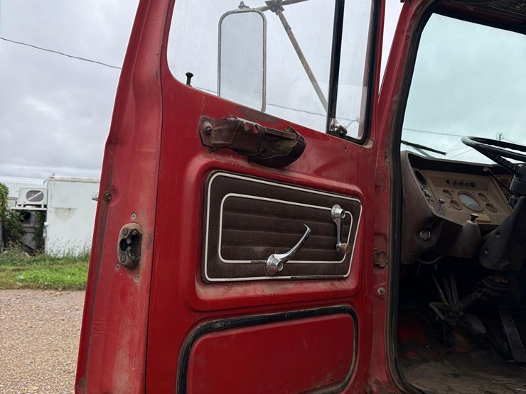 1980-ford-8000-image-59