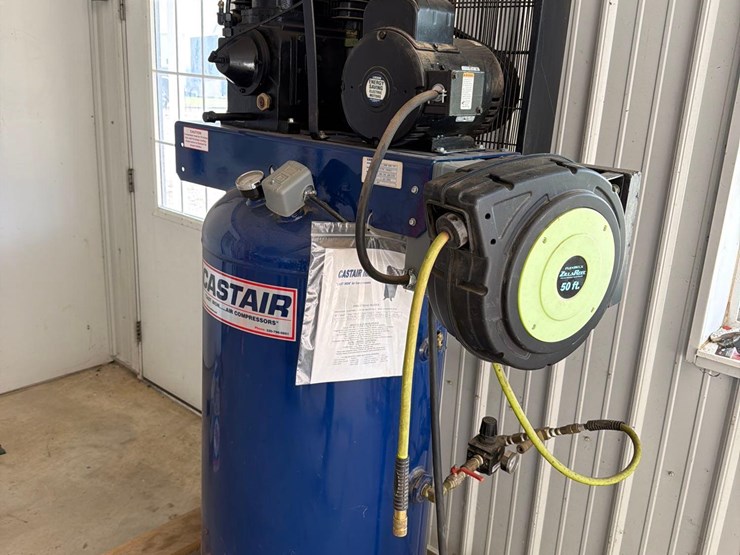 cast-air-80-gallon-commercial-air-compressor-image-14