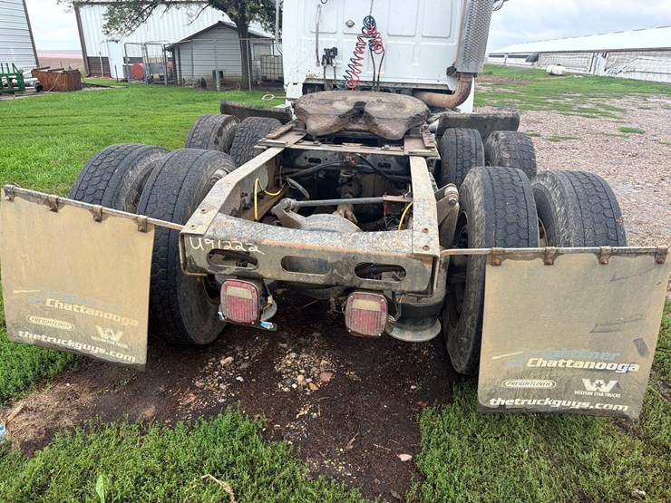 2005-sterling-9500-semi-tractor-image-29