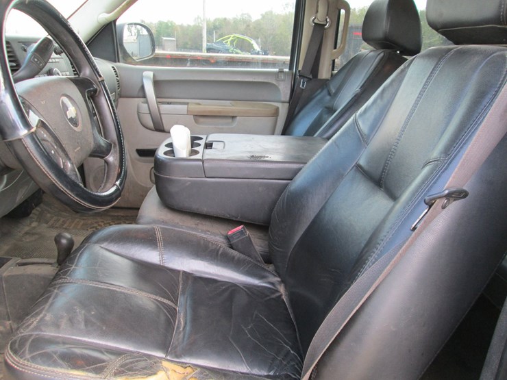 2011-chevrolet-2500hd-image-30