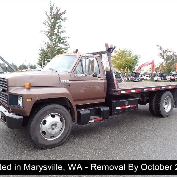 1993 FORD F700
