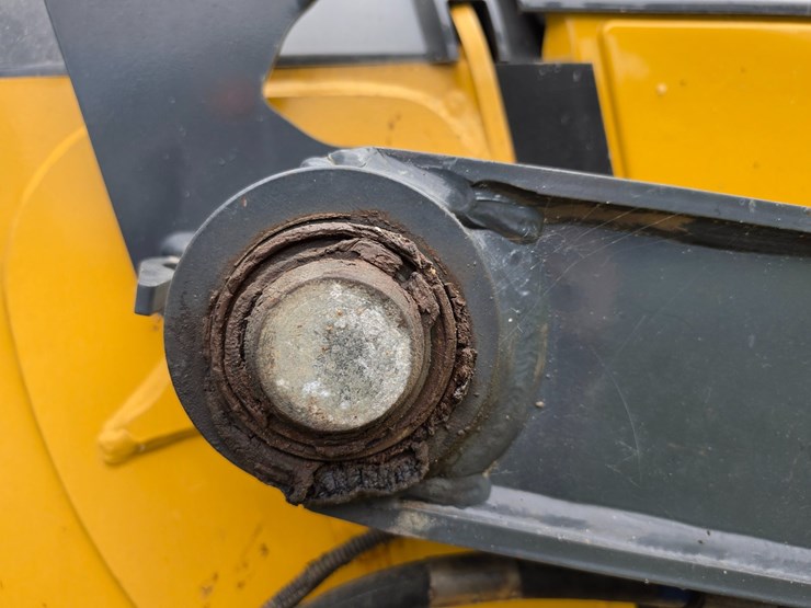 2016-deere-410l-image-132