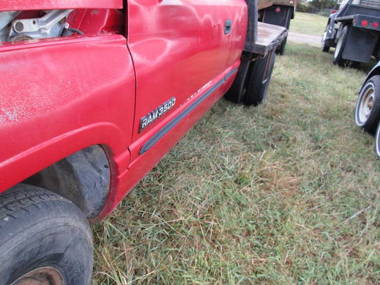 2002-dodge-3500-image-17
