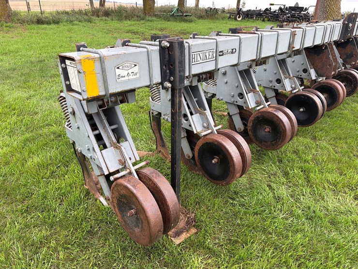 hiniker-8row-3pt-field-cultivator-image-11