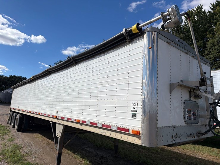2011-wilson-46ft-fixed-tri-axle-live-bottom-semi-belt-trailer--1-owner--very-clean-trailer-image-7
