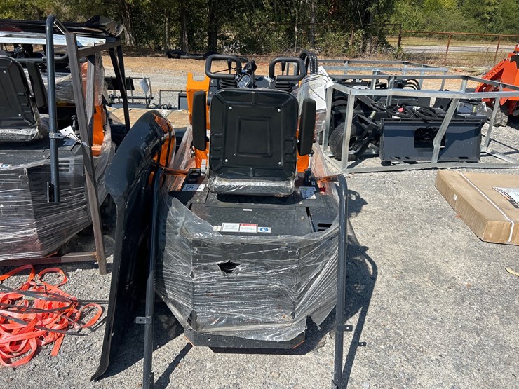 #81-•-landhonor-me390-ride-on-mini-skid-steer-image-2