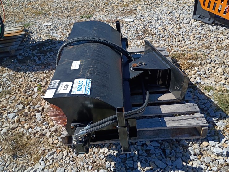 #27025-•-giyi-sweeper-mini-skid-steer-attachment-image-3