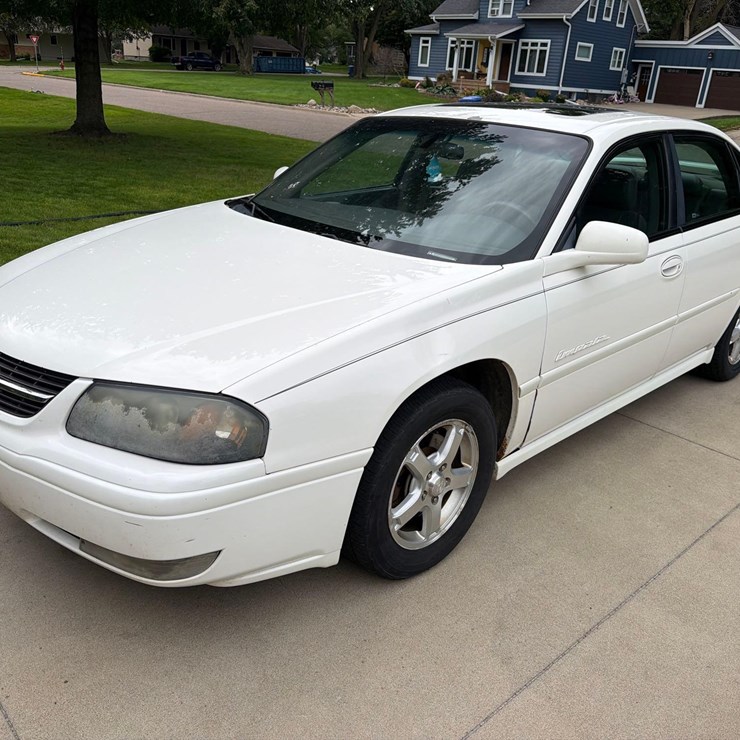 2004 Chevrolet Impala LS Car