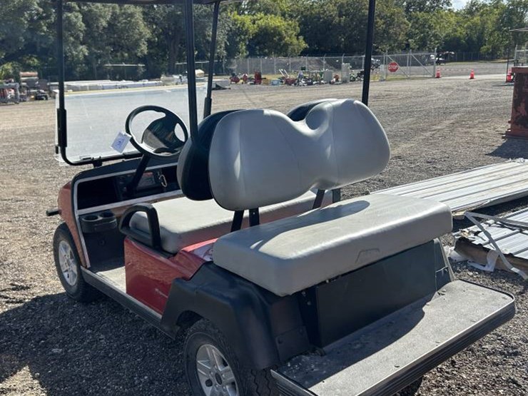 #252-•-club-car-4-seater-gas-golf-cart-image-6