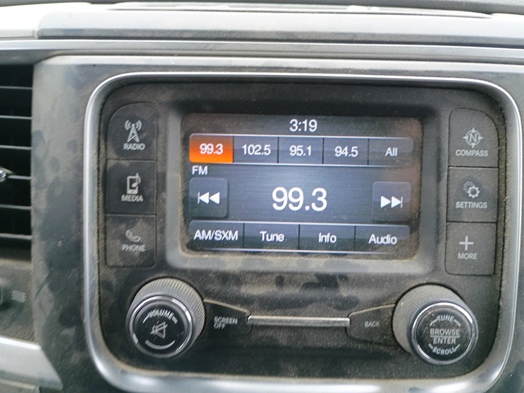 2016-dodge-2500-image-43