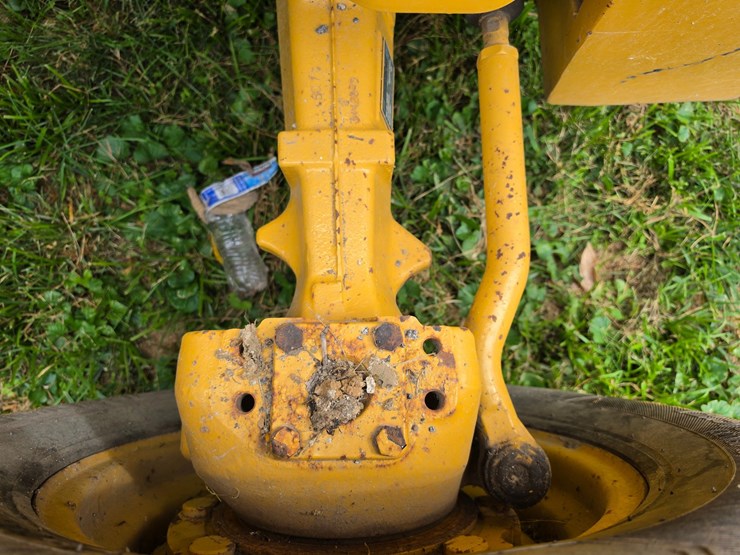 2016-deere-410l-image-157