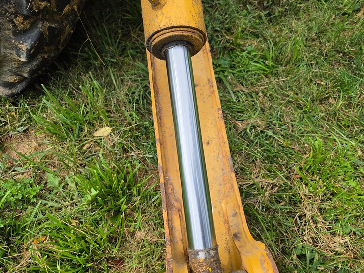 2016-deere-410l-image-121
