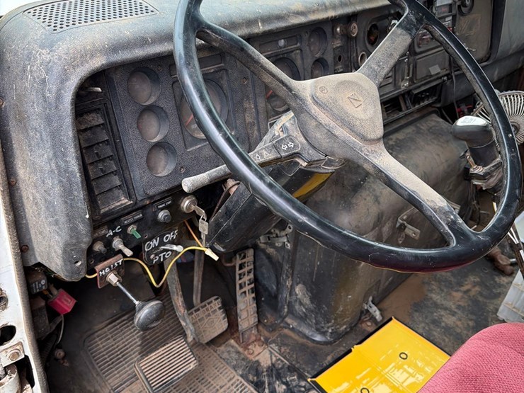 international-8300-6x4-semi-grain-truck-image-74