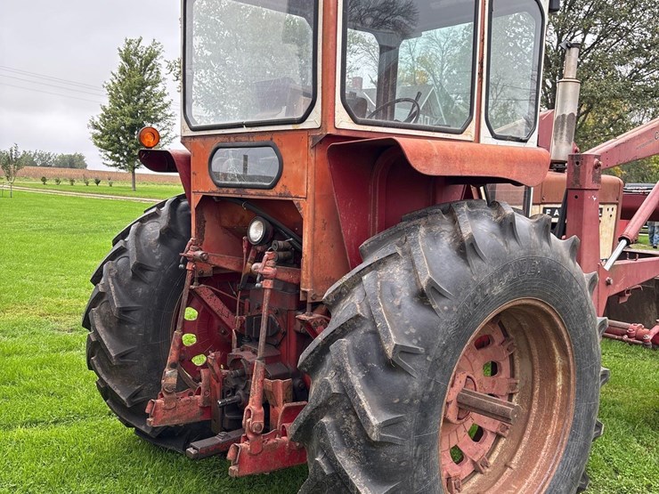 farmall-706-tractor-with-case-2355-loader-image-20