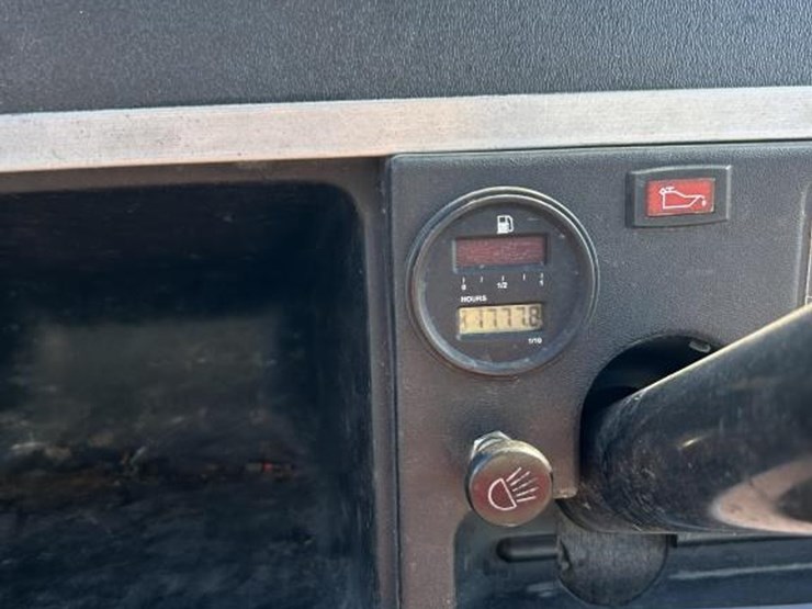 #252-•-club-car-4-seater-gas-golf-cart-image-8