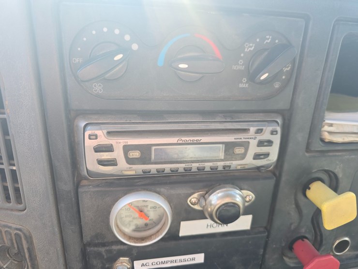 2006-international-durastar-4300-image-42