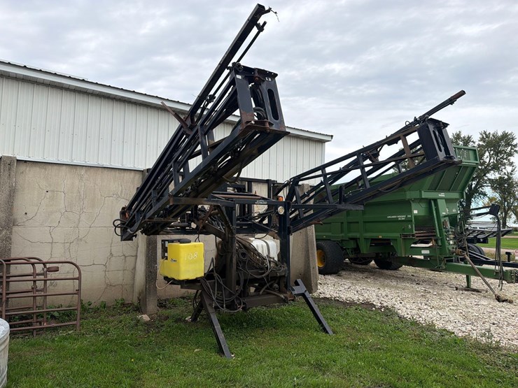 demco-3pt-boom-sprayer-image-1