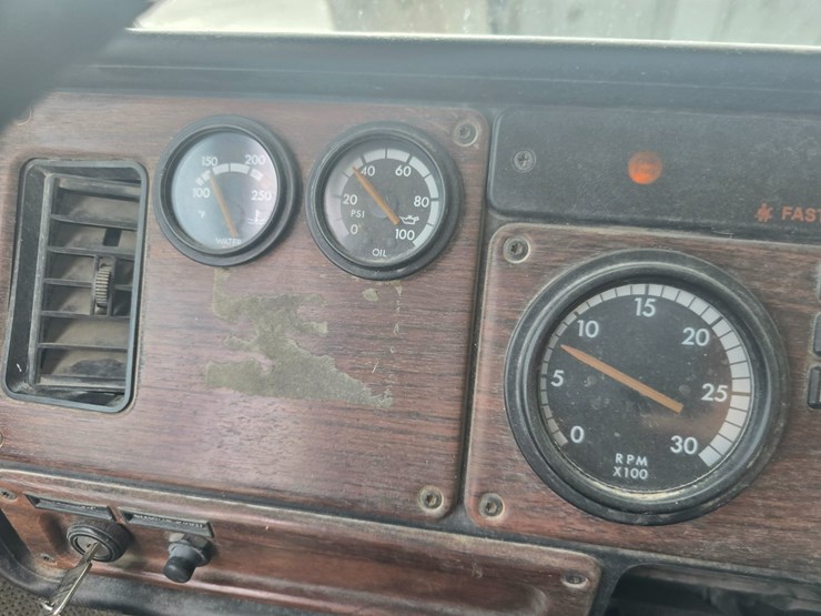 1999-freightliner-fld112-image-48