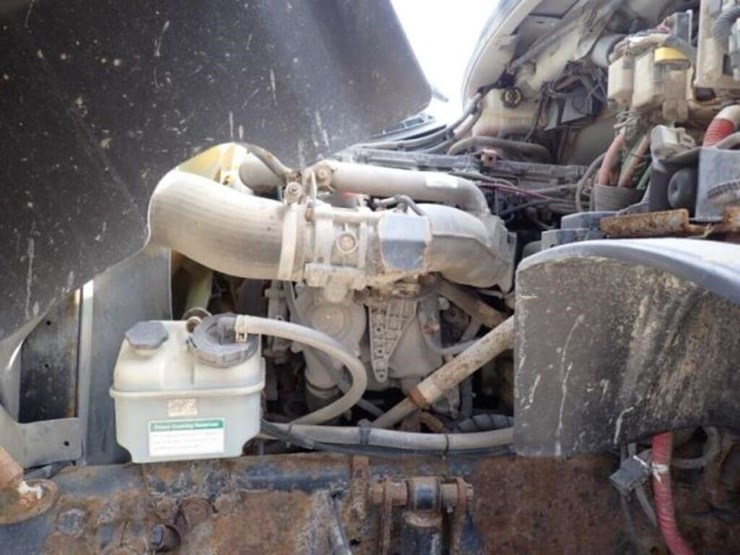 2015-freightliner-114sd-image-25